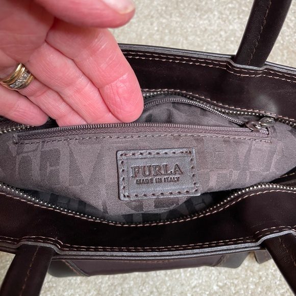 Beautiful Vintage Dark Brown Furla Handbag made in Italy - Picture 5 of 13